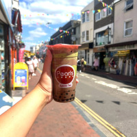 Now the sun’s finally showing off ☀️
Who’s in the mood for something cold and refreshing?

Treat yourself to our Dubai-style chocolate milk tea — available exclusively at Pearls Bubble Tea!
Perfect for a sunny day by the coast.

#brighton #eastbourne #dubaistylechocolate #springhassprung #boba